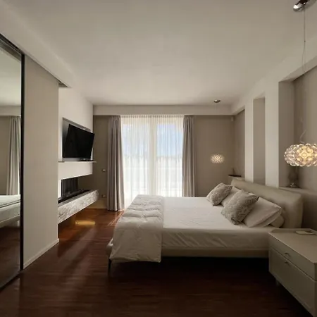 Modern Villa In Marbella דירה *