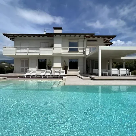 Modern Villa In Marbella * מארבלה