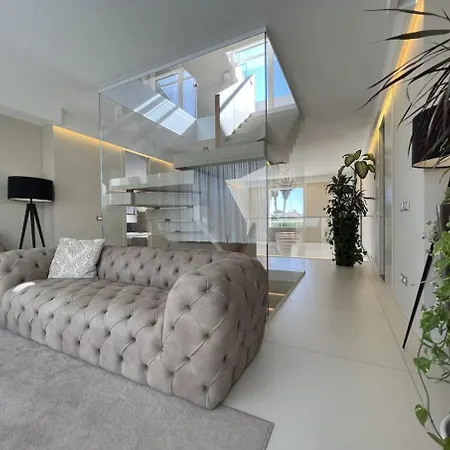 Modern Villa In Marbella דירה *